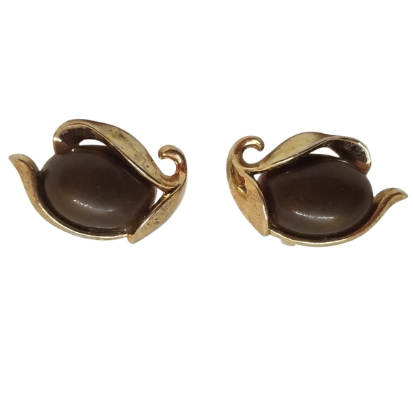 CROWN TRIFARI 50s GOLDTONE & SHIMMER CHOCOLATE BROWN THERMOSET CLIP ON EARRINGS - Picture 3 of 4